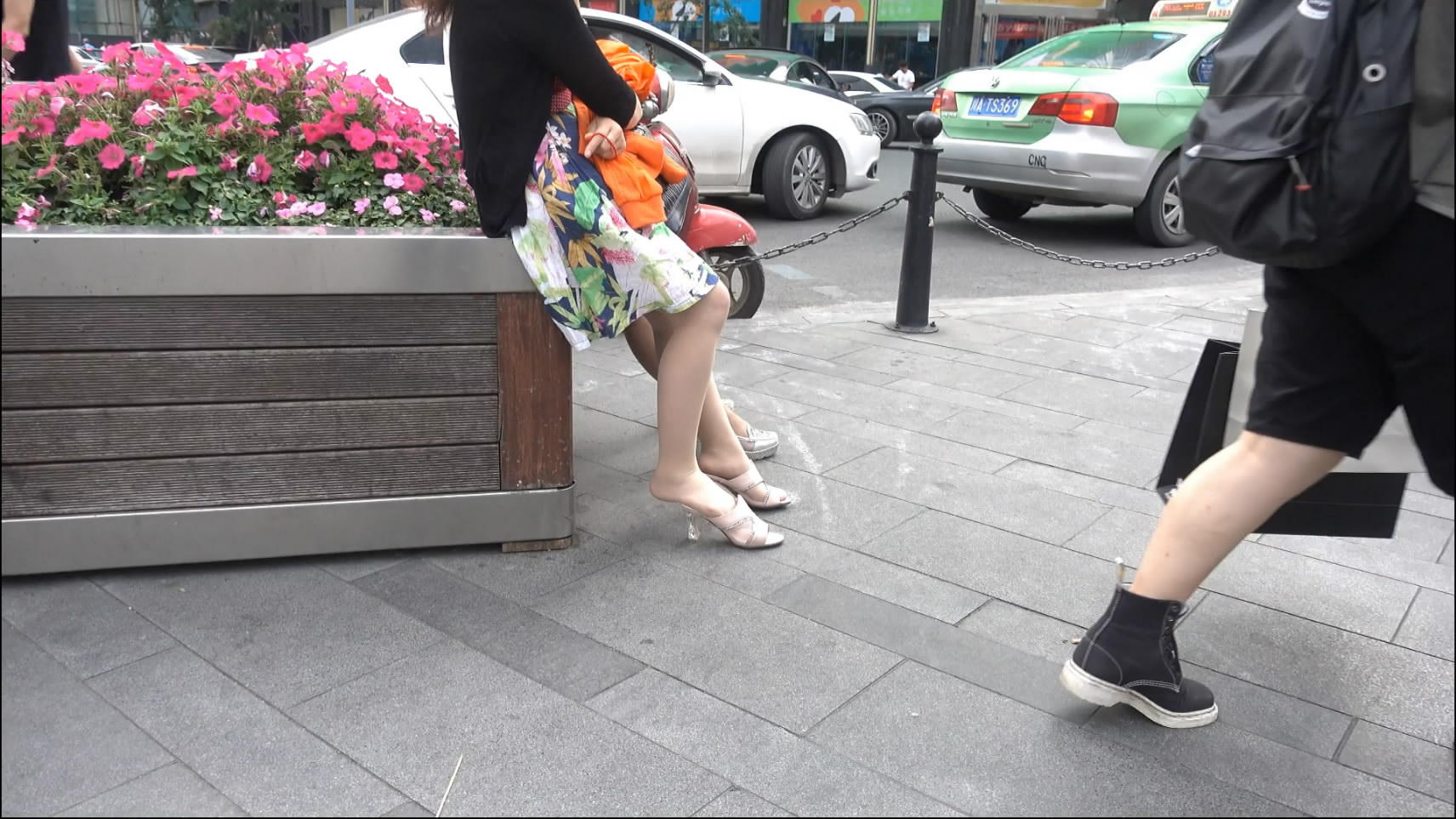 High sandals and tweet